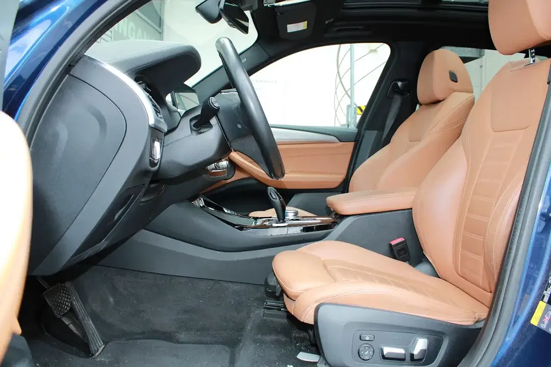 BMW iX3 - Thumbnail 8