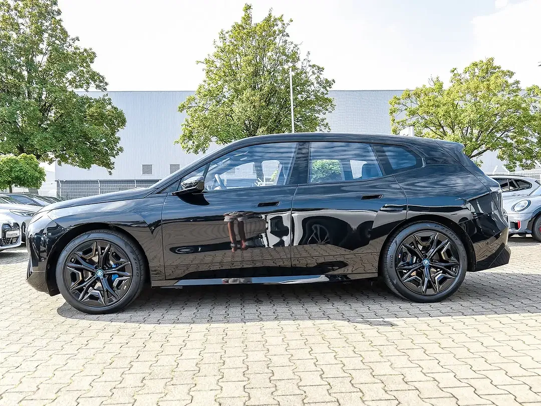BMW iX - Thumbnail 10