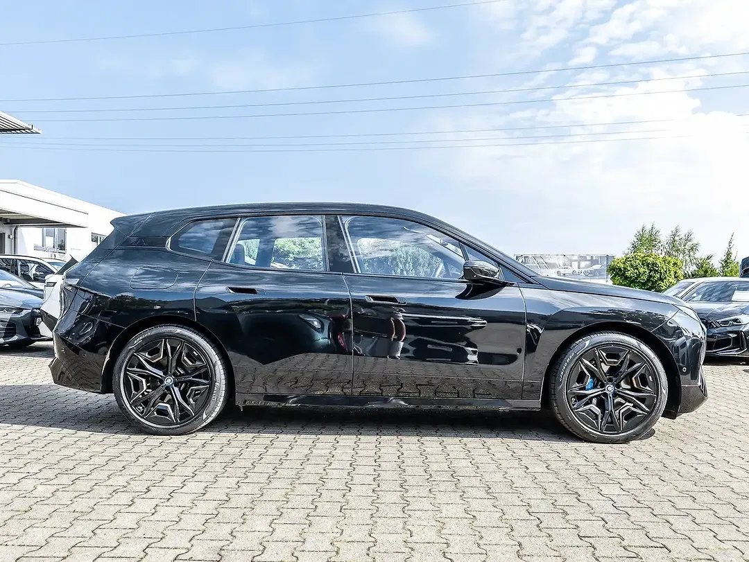 BMW iX - Thumbnail 11