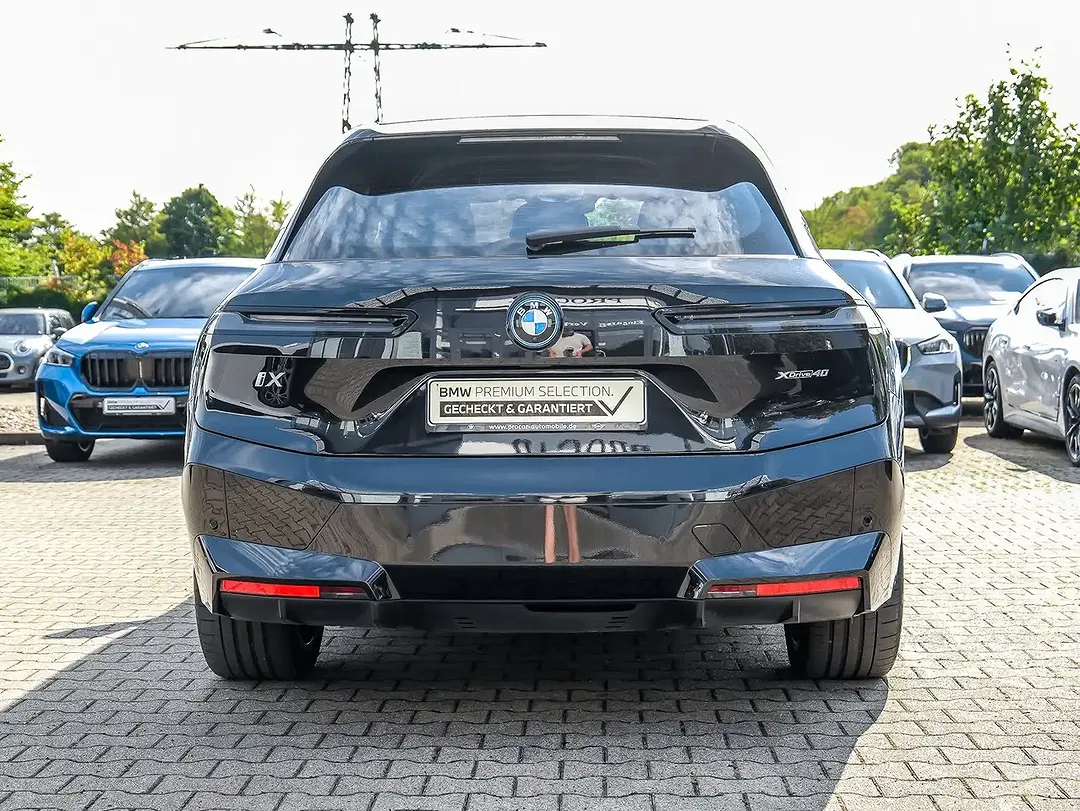 BMW iX - Thumbnail 12
