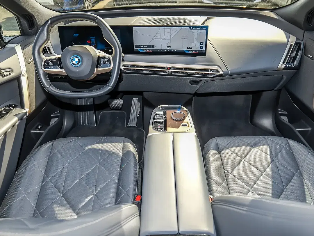 BMW iX - Thumbnail 3