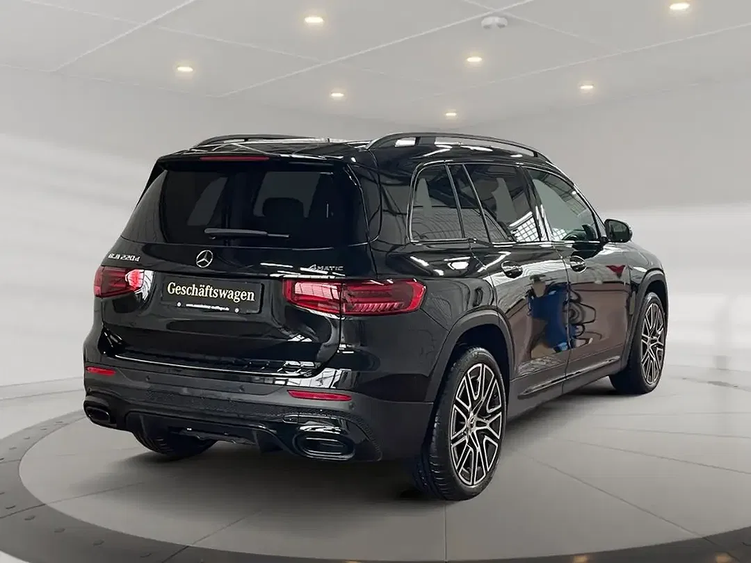 Mercedes-Benz GLB 220 - Thumbnail 2