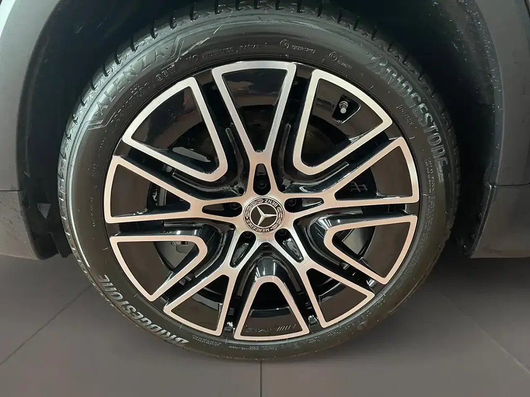 Mercedes-Benz GLB 220 - Thumbnail 8