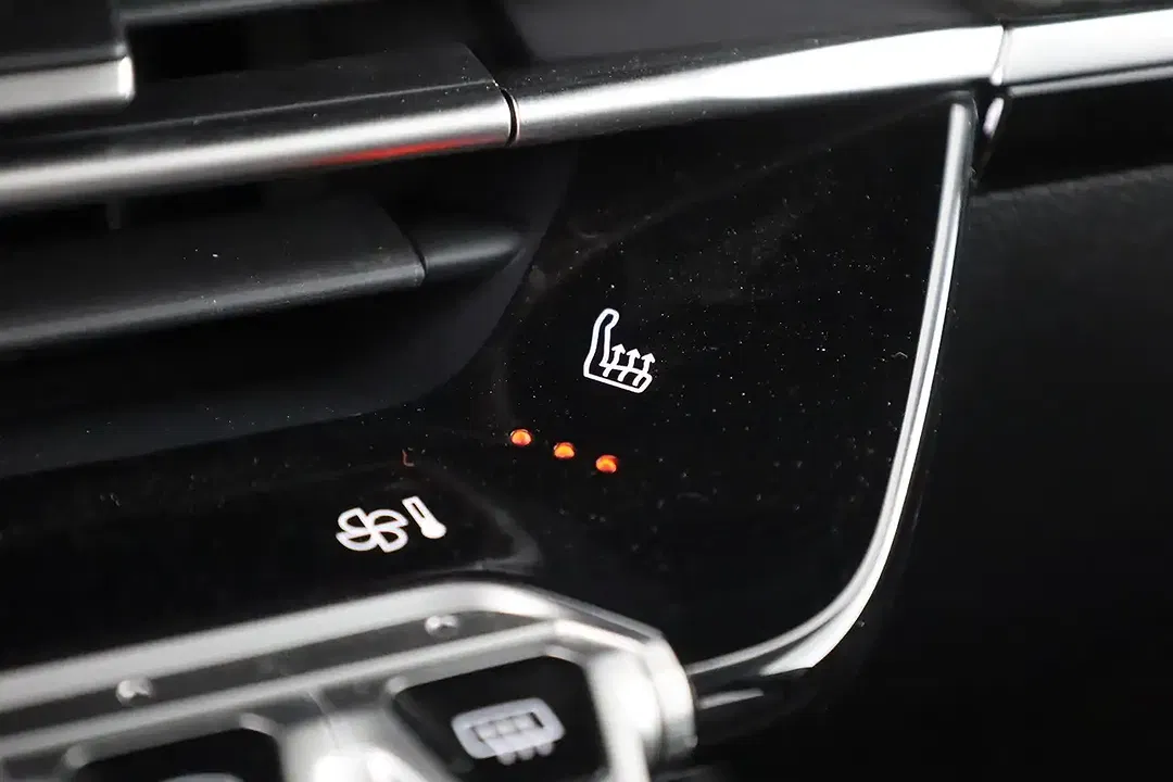Peugeot 208 - Thumbnail 13