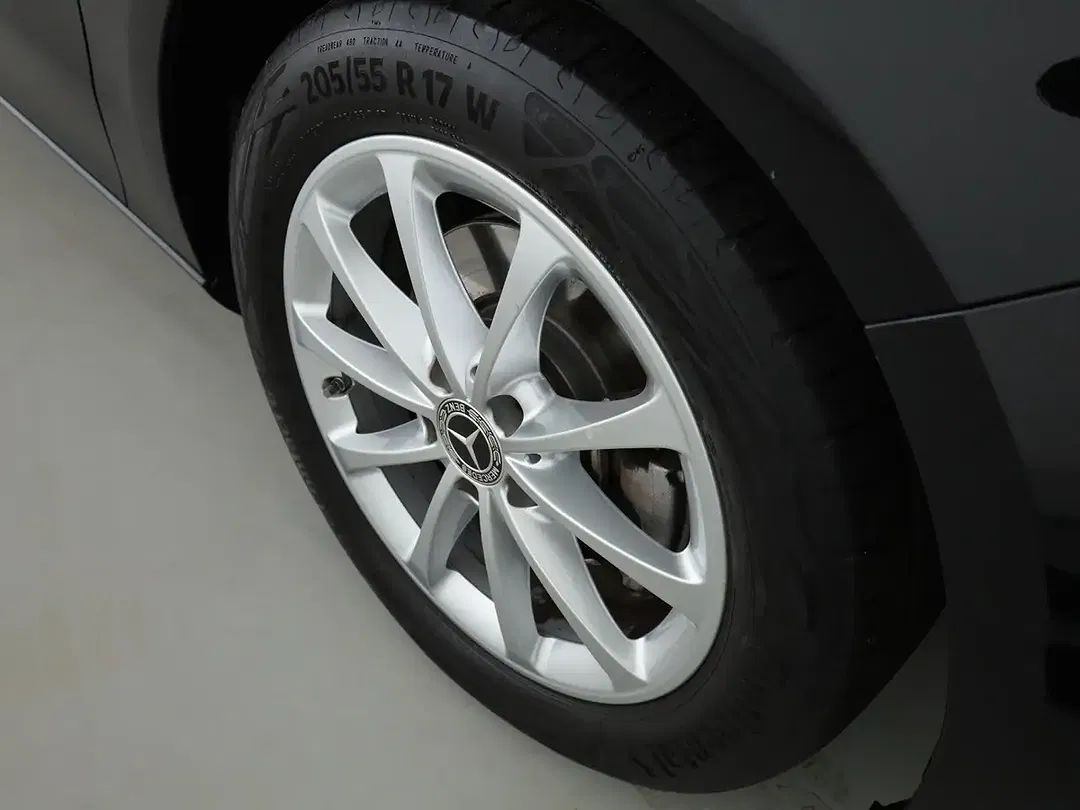 Mercedes-Benz B 200 - Thumbnail 21