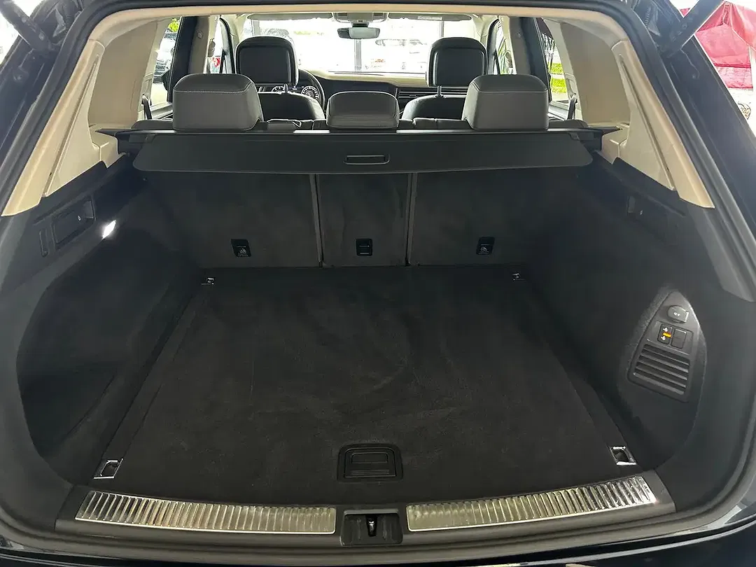 Volkswagen Touareg - Thumbnail 13