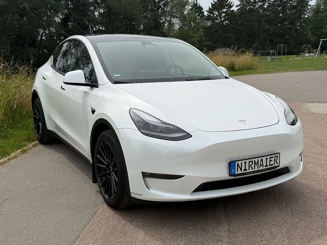 Tesla Model Y - Afbeelding 1