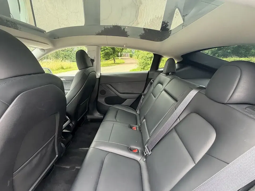 Tesla Model Y - Thumbnail 12