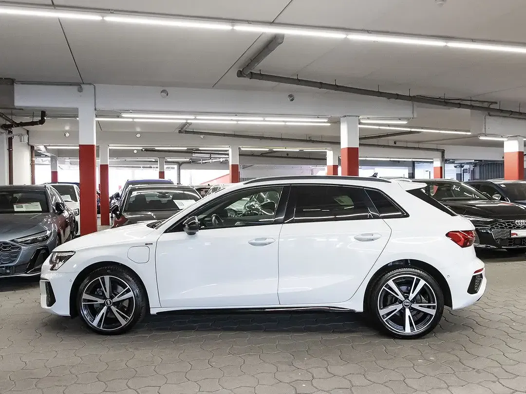 Audi A3 - Thumbnail 2