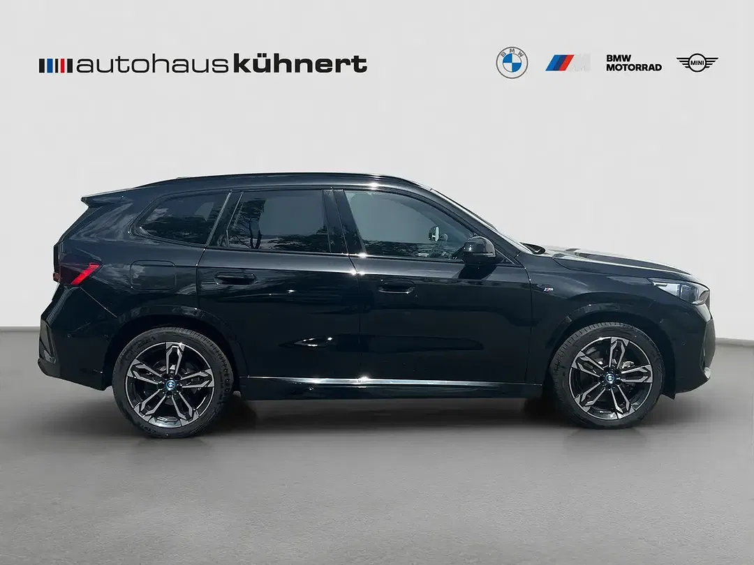 BMW iX1 - Thumbnail 8