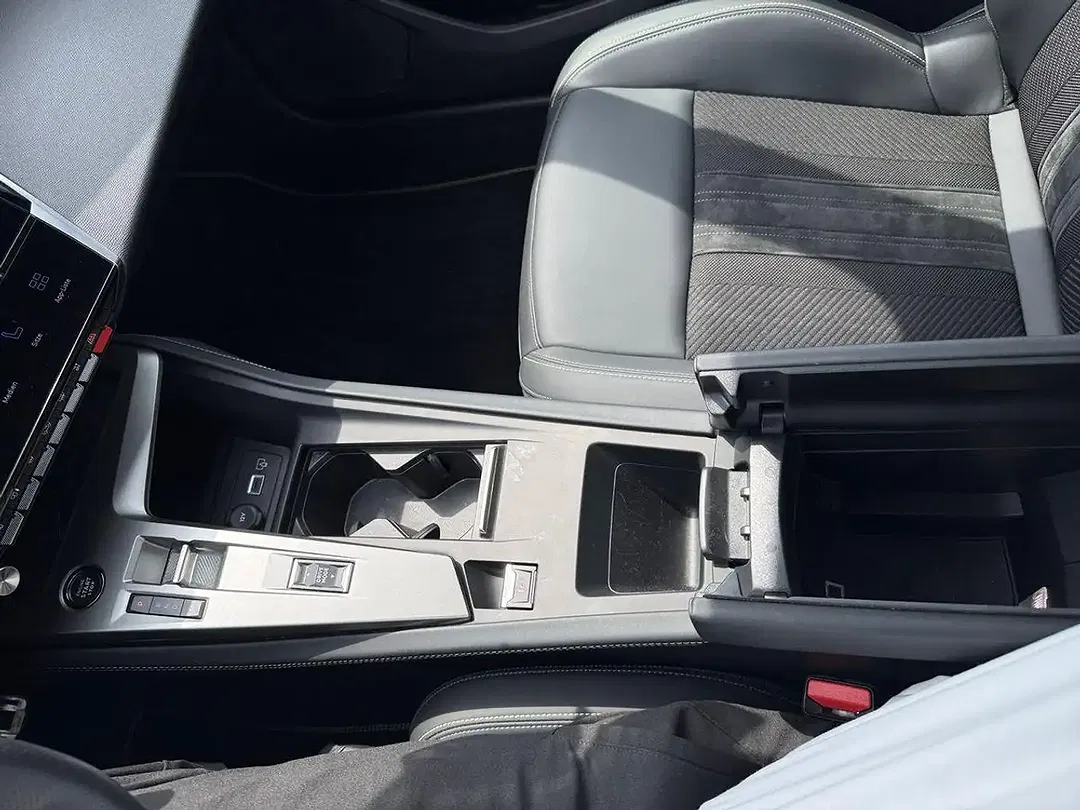Peugeot 308 - Thumbnail 8