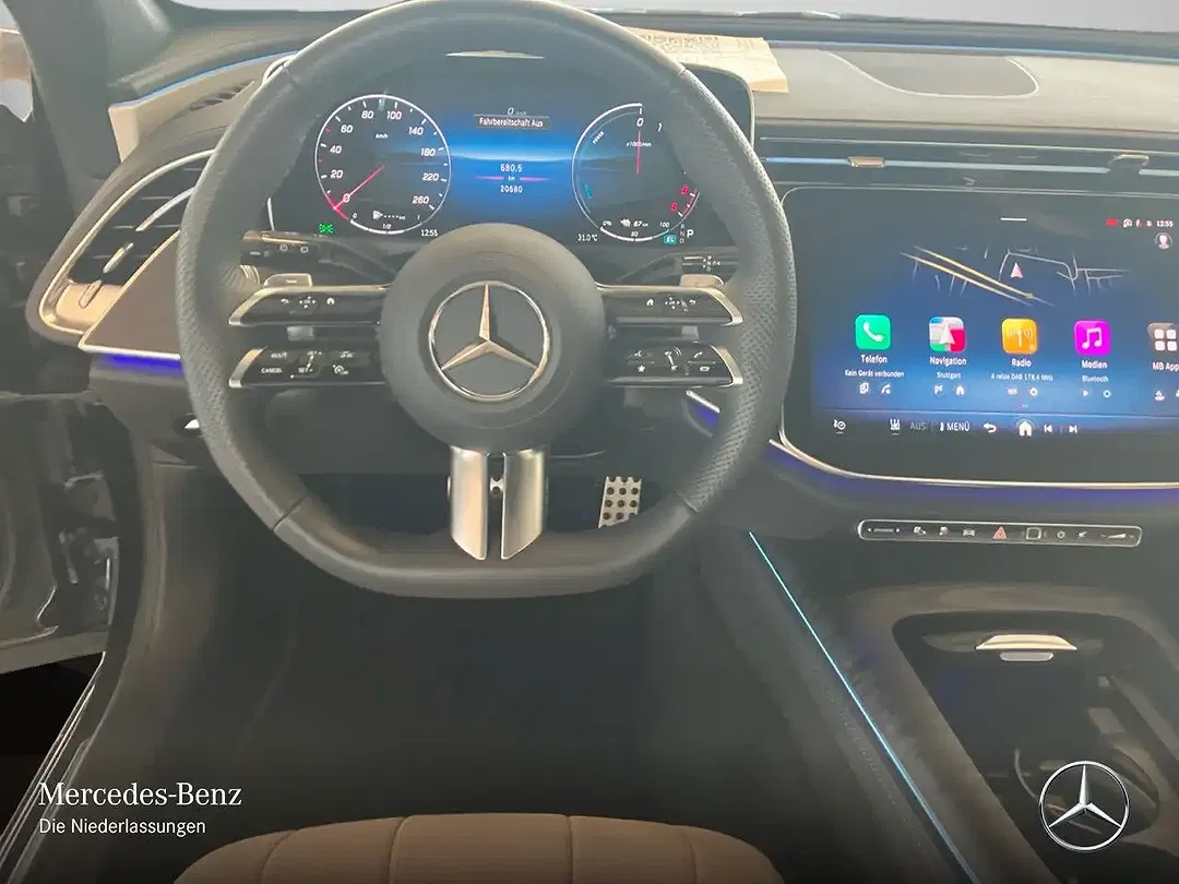 Mercedes-Benz E 300 - Thumbnail 13