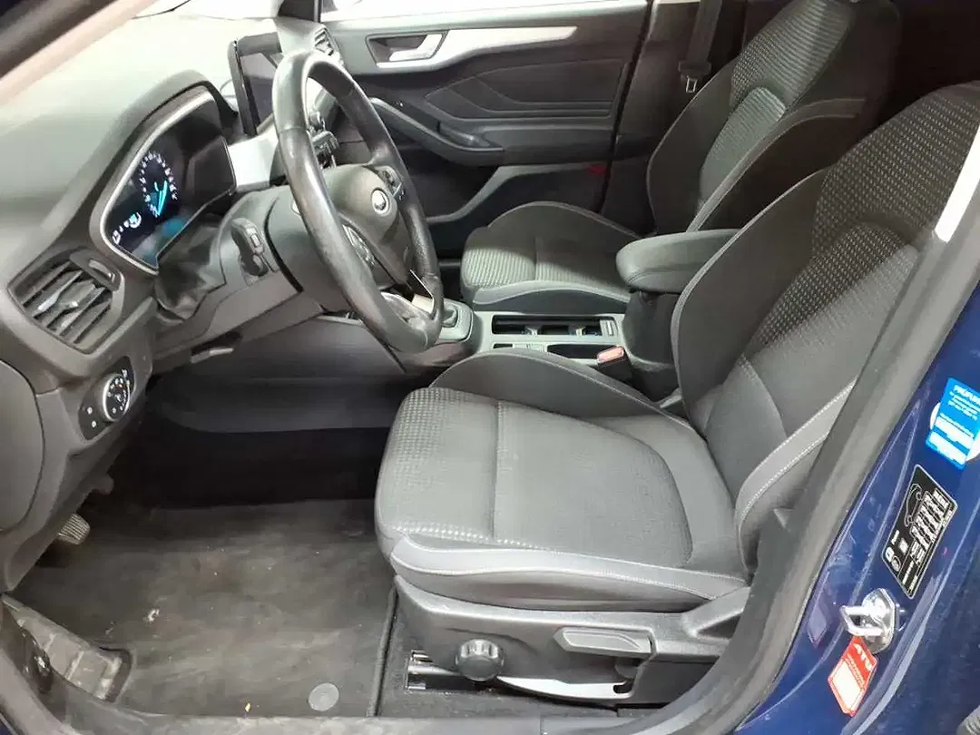 Ford Focus - Thumbnail 3