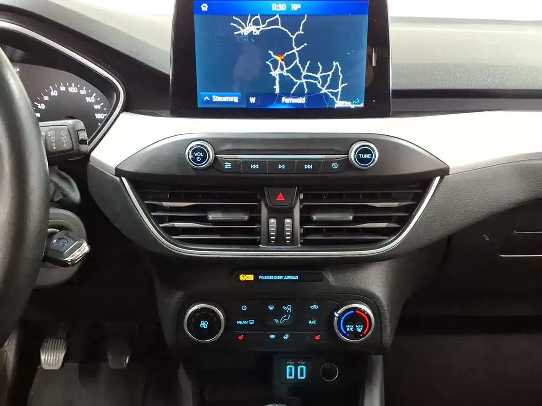 Ford Focus - Thumbnail 6