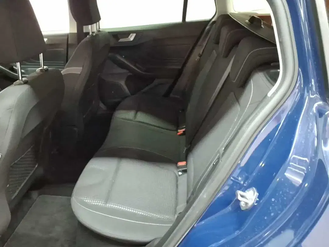 Ford Focus - Thumbnail 7