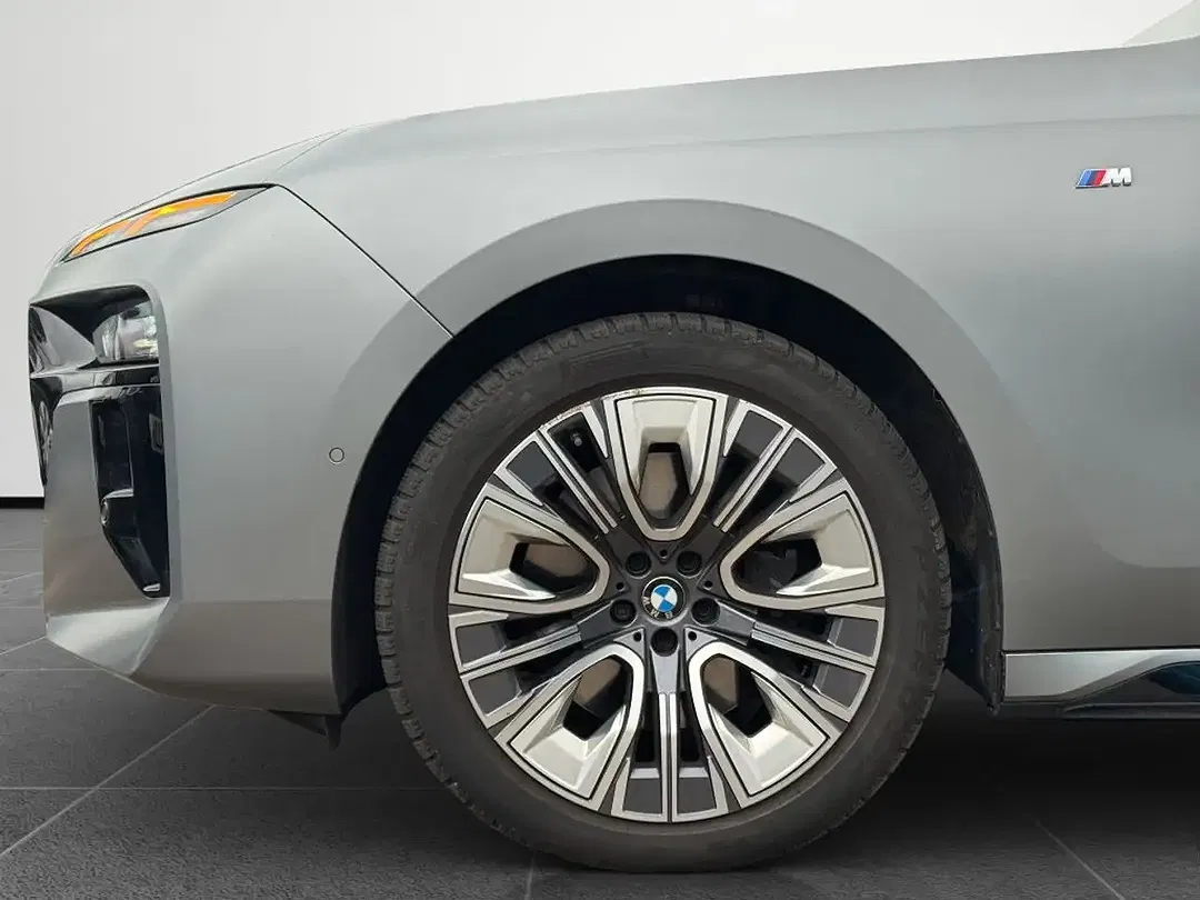 BMW 740 - Thumbnail 18