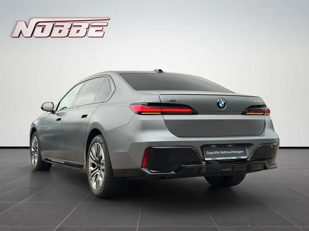 BMW 740 - Thumbnail 3
