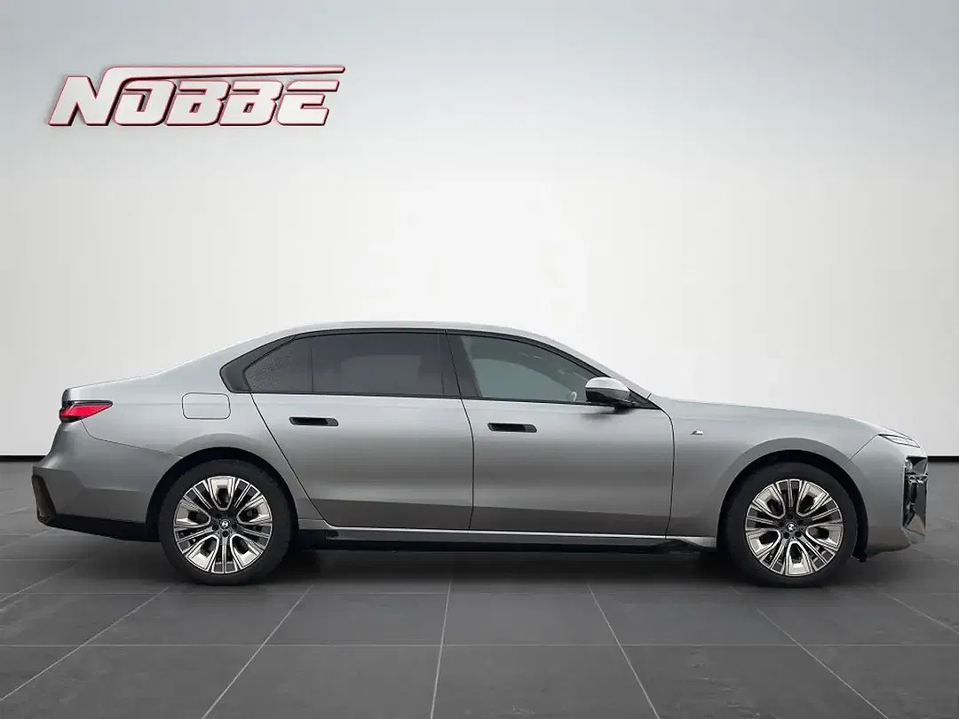 BMW 740 - Thumbnail 6