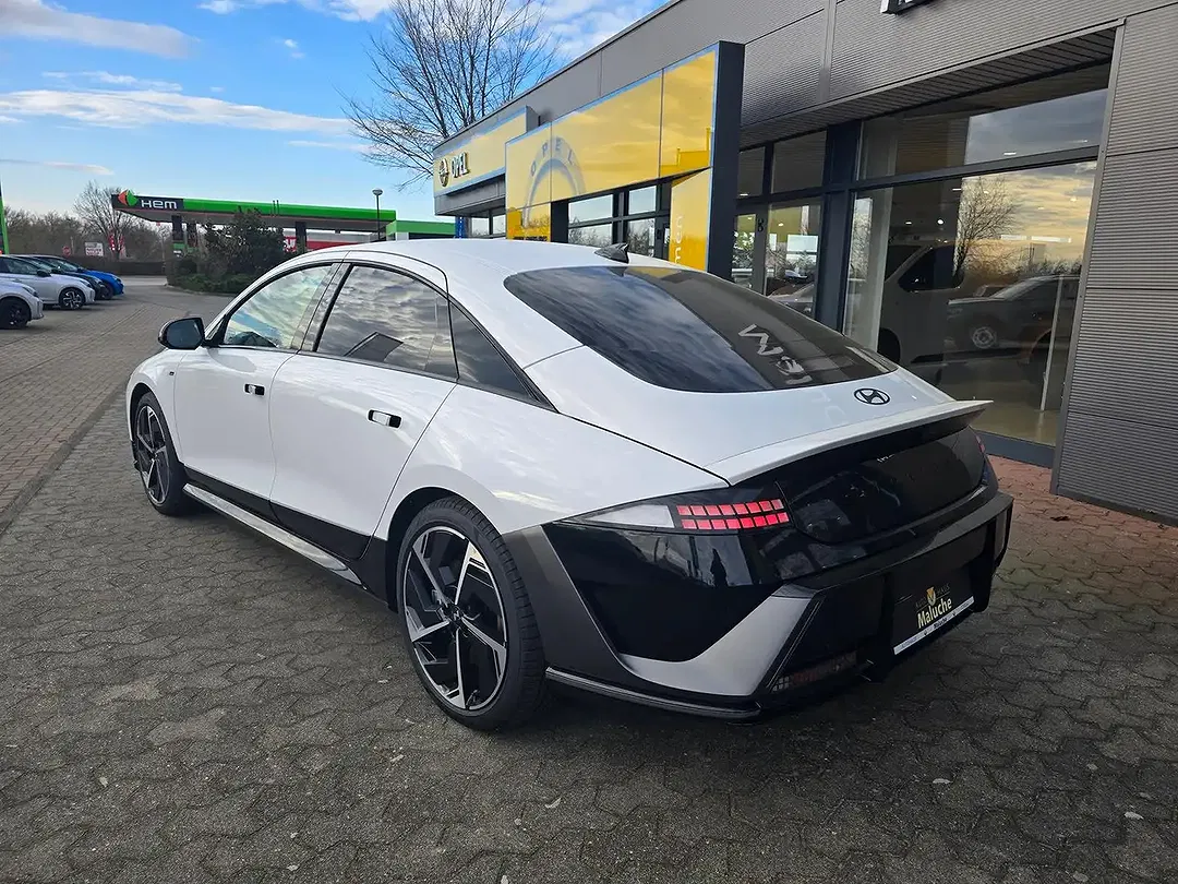 Hyundai IONIQ 6 - Thumbnail 5