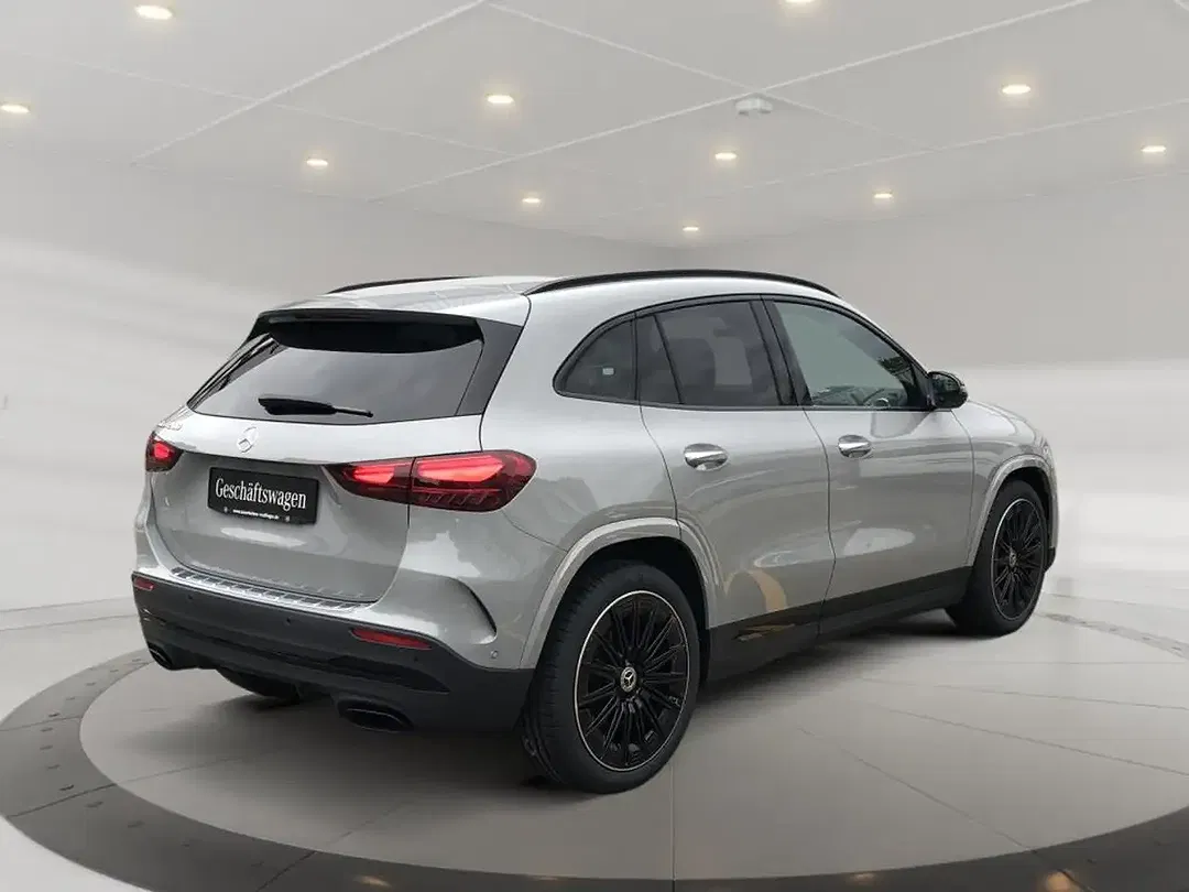 Mercedes-Benz GLA 200 - Thumbnail 2