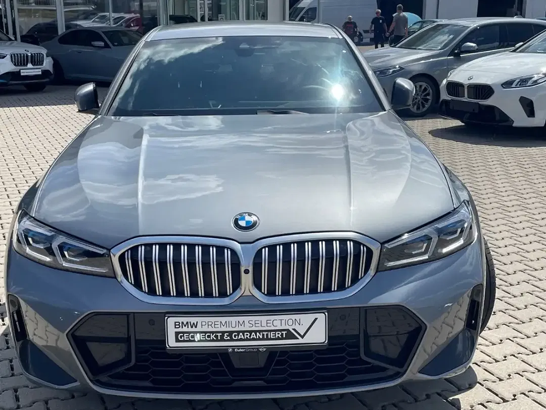 BMW 320 - Thumbnail 5