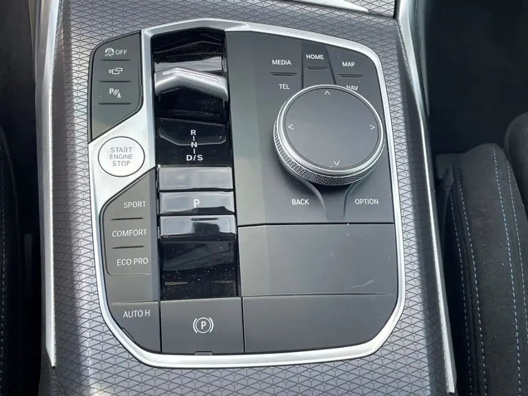 BMW 320 - Thumbnail 9