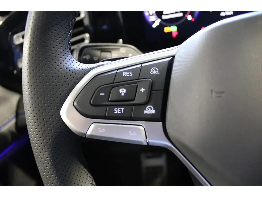 Volkswagen Tiguan - Thumbnail 15