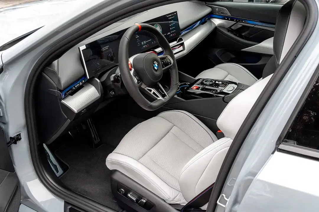 BMW M5 - Thumbnail 11