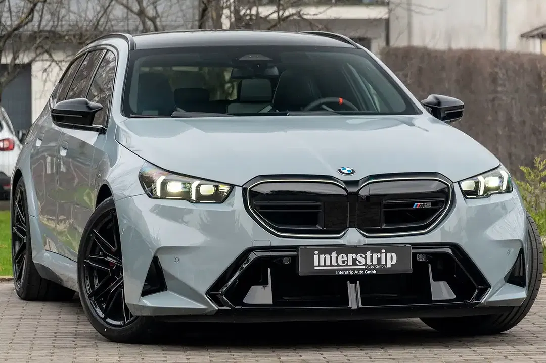 BMW M5 - Thumbnail 3