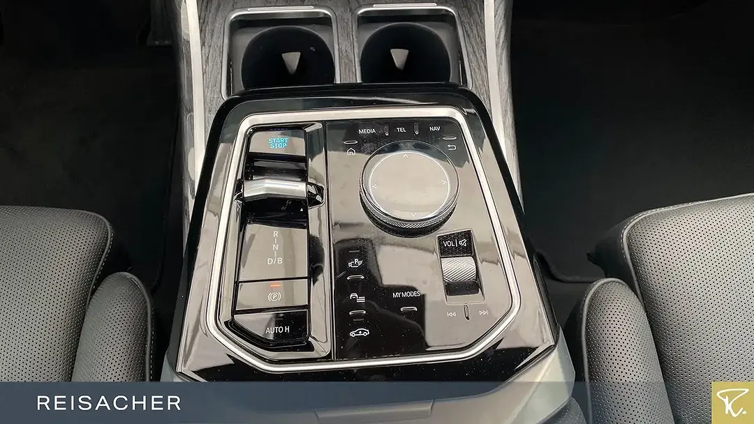 BMW i7 - Thumbnail 10