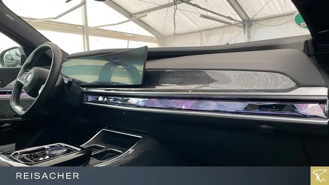BMW i7 - Thumbnail 13