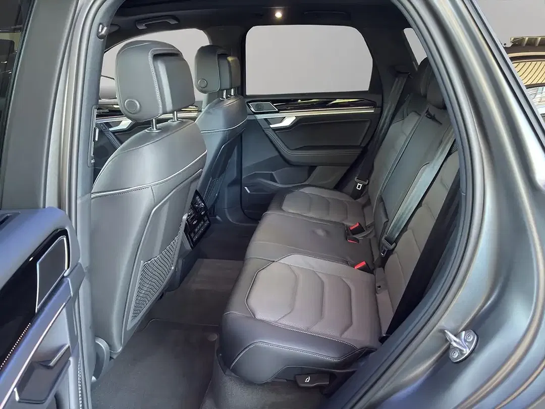Volkswagen Touareg - Thumbnail 13