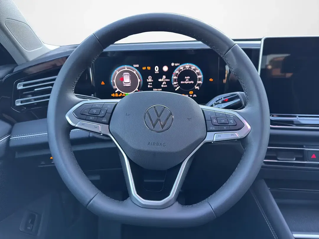 Volkswagen Tiguan - Thumbnail 8