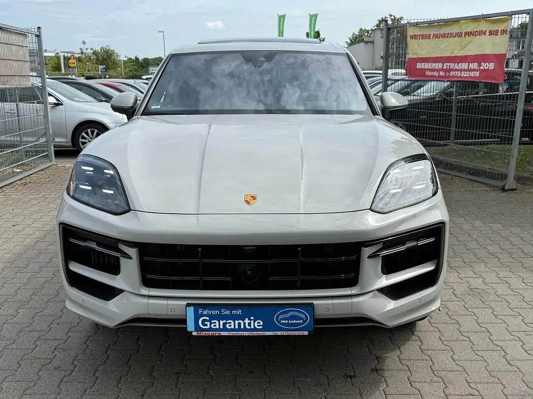 Porsche Cayenne - Thumbnail 2