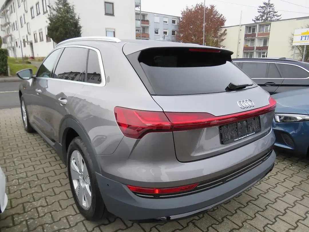 Audi e-tron - Thumbnail 4