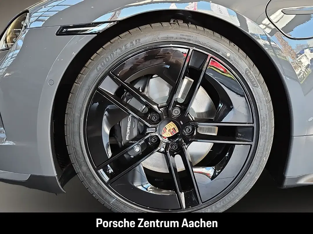 Porsche Taycan - Thumbnail 10