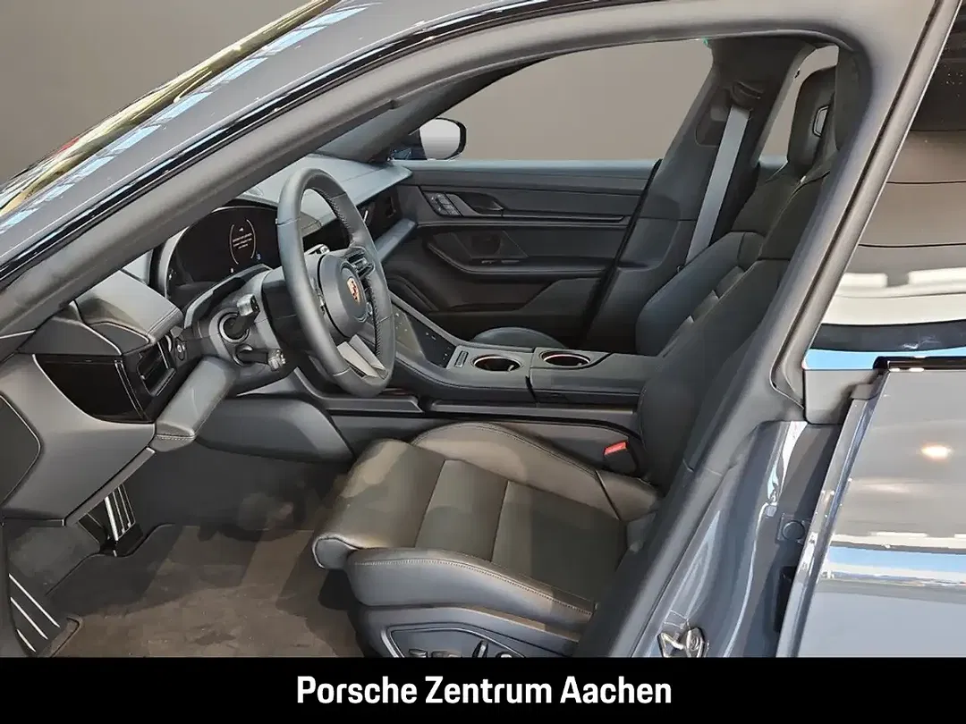 Porsche Taycan - Thumbnail 12