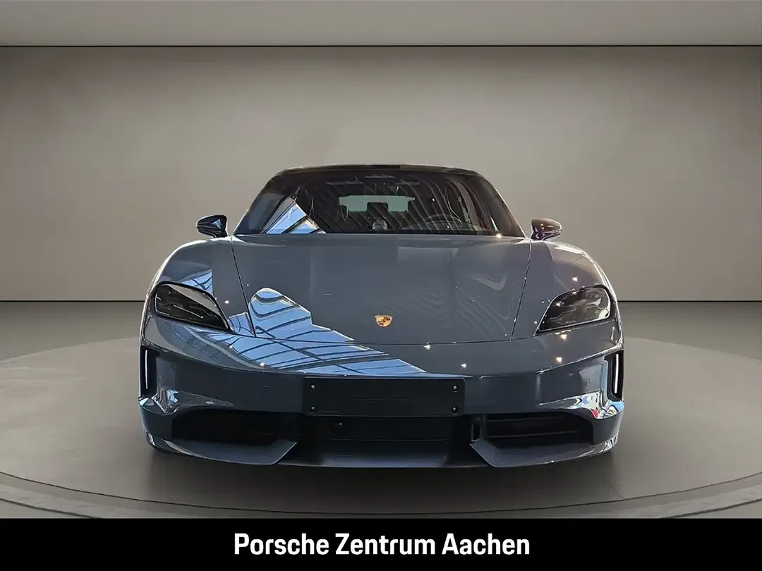 Porsche Taycan - Thumbnail 4