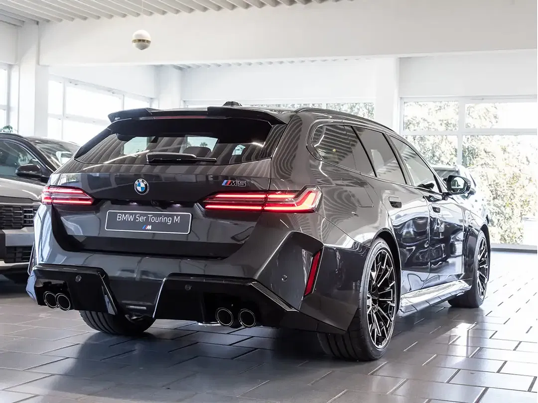 BMW M5 - Thumbnail 4