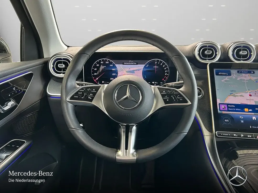 Mercedes-Benz GLC 300 - Thumbnail 13