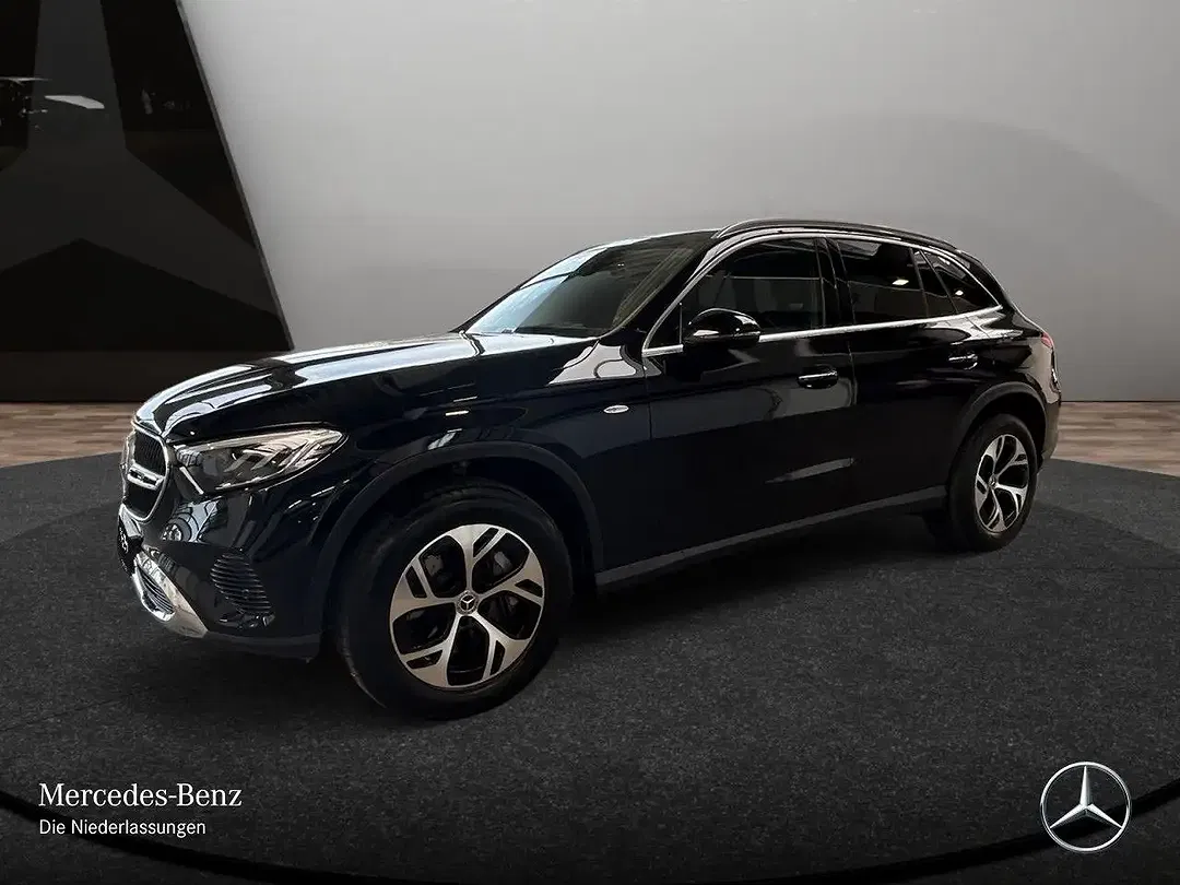 Mercedes-Benz GLC 300 - Thumbnail 1