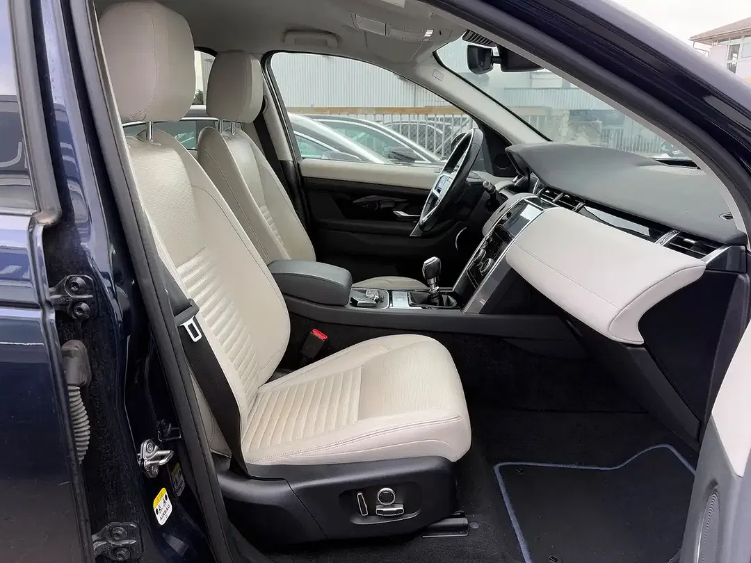 Land Rover Discovery Sport - Thumbnail 3