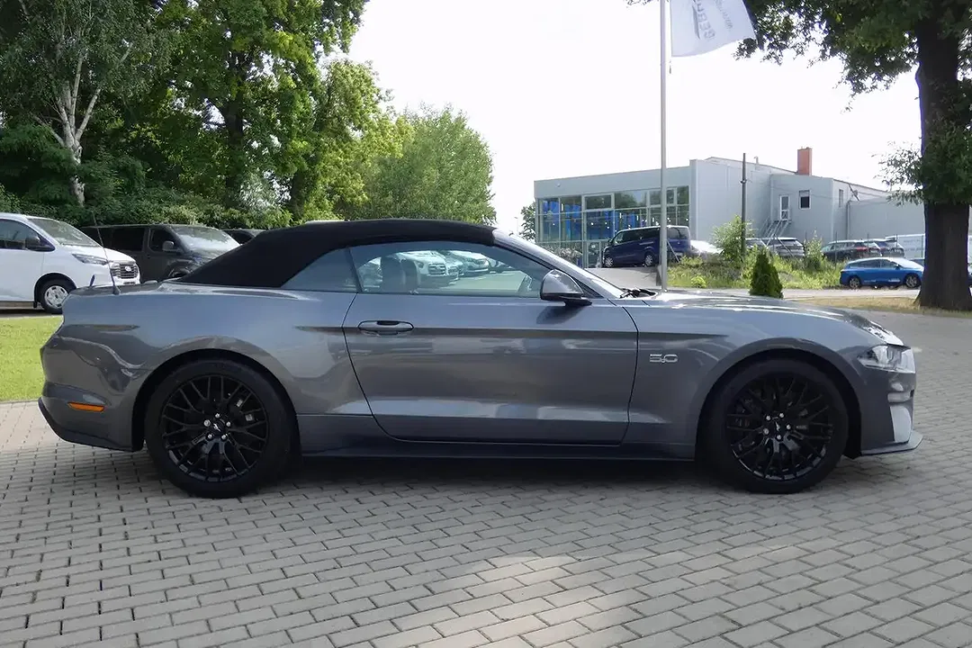 Ford Mustang - Thumbnail 6