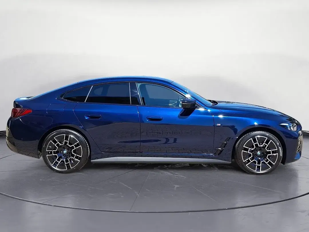 BMW i4 - Thumbnail 6