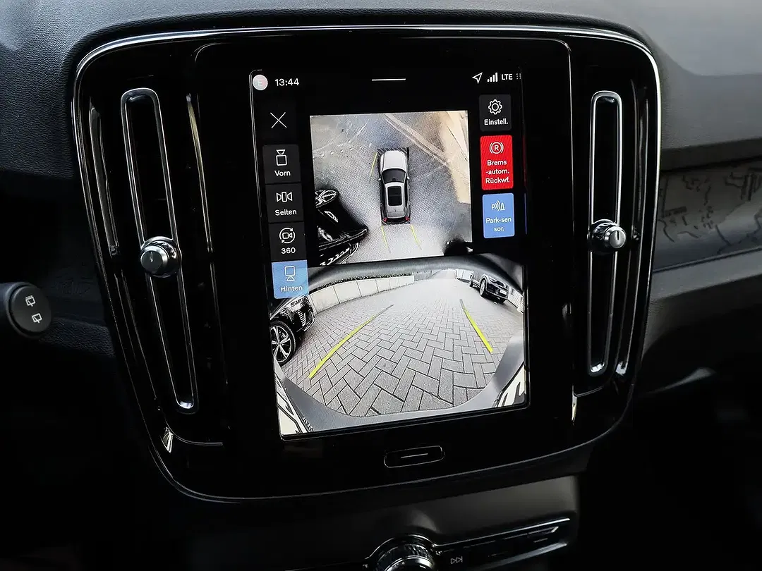 Volvo EX40 - Thumbnail 13
