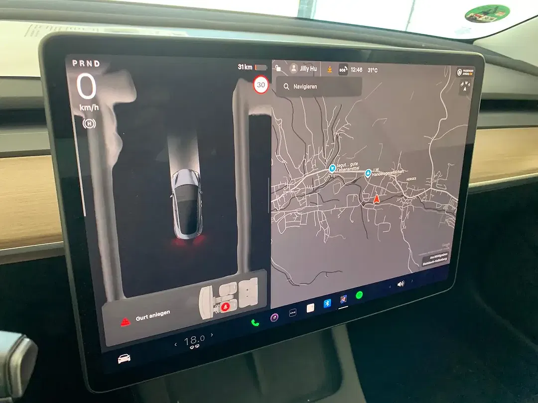 Tesla Model 3 - Thumbnail 10