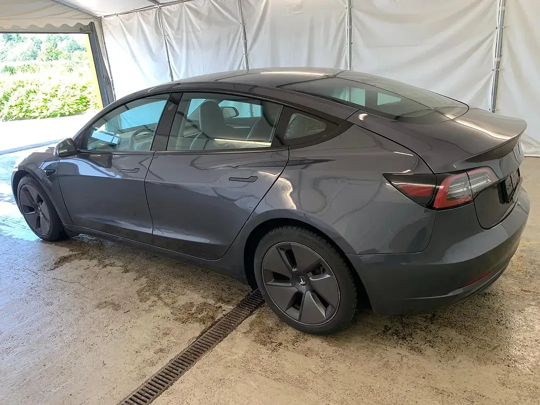 Tesla Model 3 - Thumbnail 8