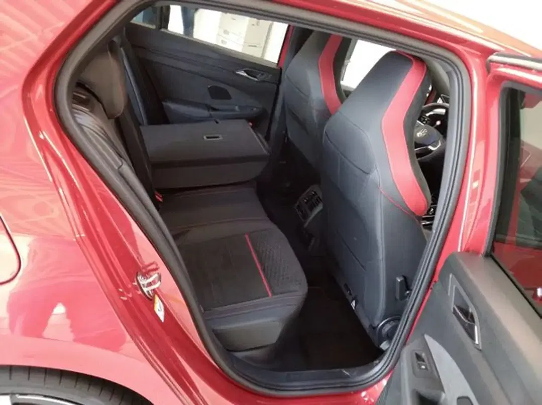 Volkswagen Golf GTI - Thumbnail 4