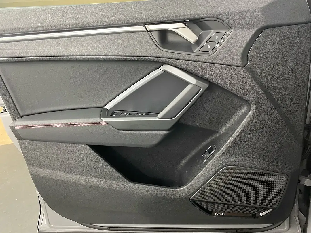 Audi Q3 - Thumbnail 11