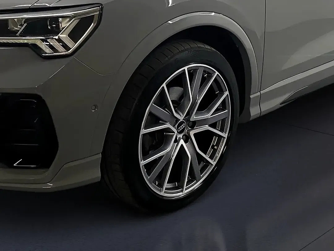 Audi Q3 - Thumbnail 13